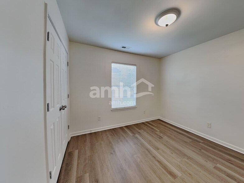 Building Photo - 1516 Clover Ridge Ct