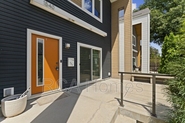 Building Photo - 1540 Pleasant St