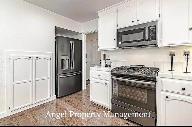 Building Photo - 2206 Halsey Cir