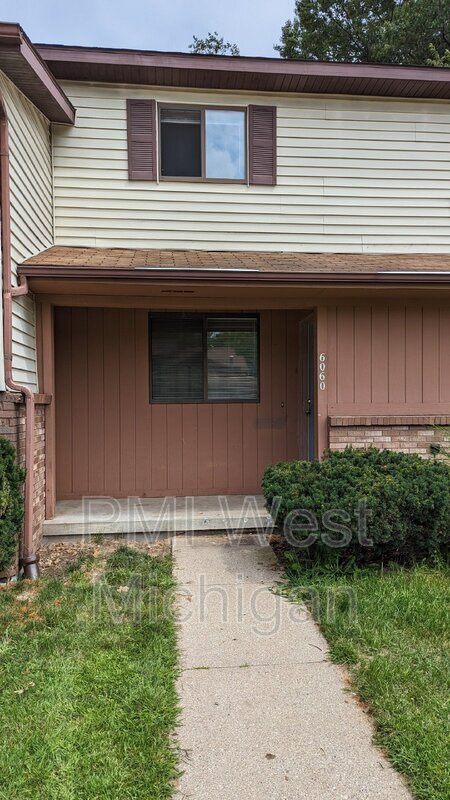 Primary Photo - 6071 In the Pines Dr SE
