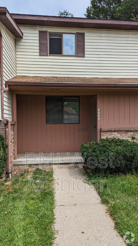 Building Photo - 6071 In the Pines Dr SE