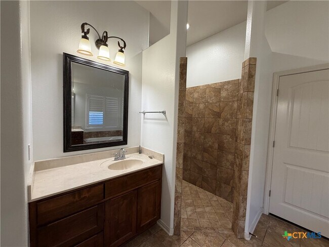 Building Photo - 115 Sandstone Ct