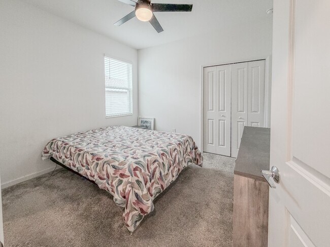 Building Photo - 1 Bedroom / 1 Bathroom Private Furnished Suite Available for Immediate Move-In!
