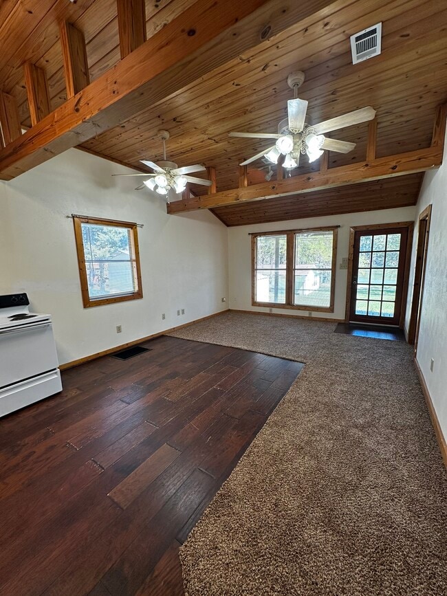 Building Photo - 1453 Chapparal Rd