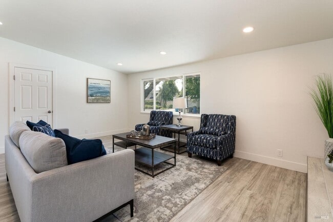 Building Photo - 142 Anita Ct