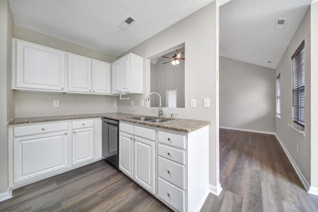 Building Photo - Lovely 3 Bed 2 Bath Home in Indian Trail o...