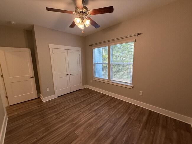 Building Photo - 142 N Sand Palm Rd