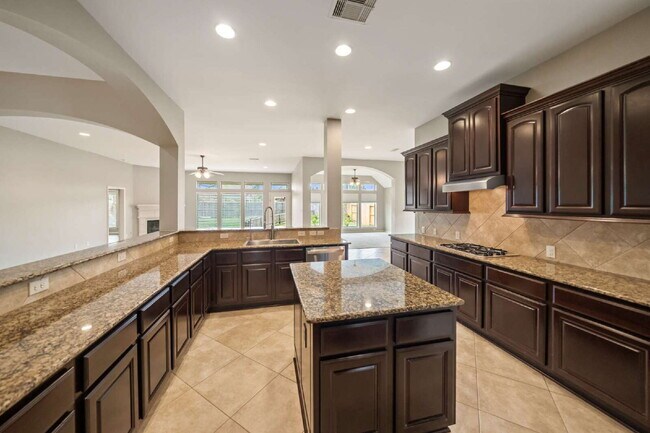 Building Photo - Move-in Ready!  Beautiful Perry Home One Story Home!