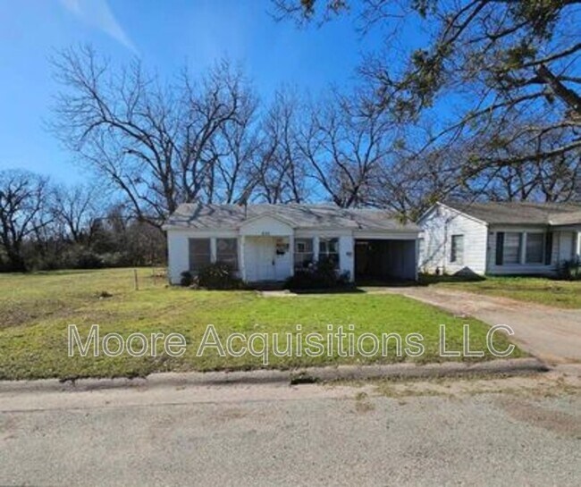 Primary Photo - 830 S Lyon St