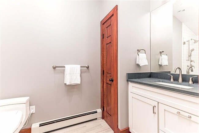 Building Photo - 14 Woodlake Dr