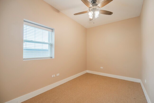 Building Photo - 3433 S Indiana Ave