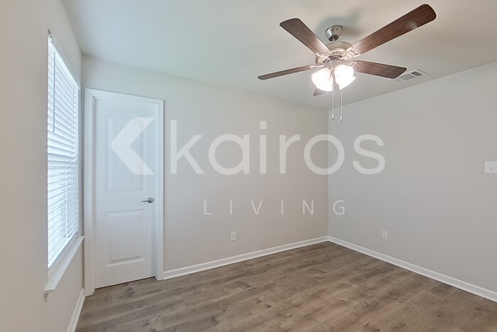 Building Photo - 402 Mango Dr