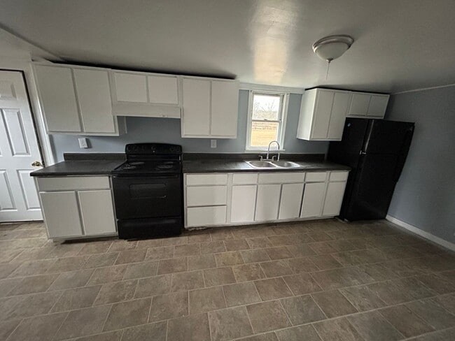 Building Photo - 1028 S Arendell Ave