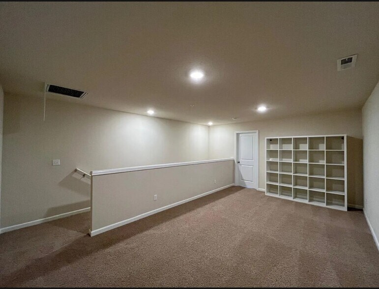 Building Photo - 15626 NW Snowbush Ln