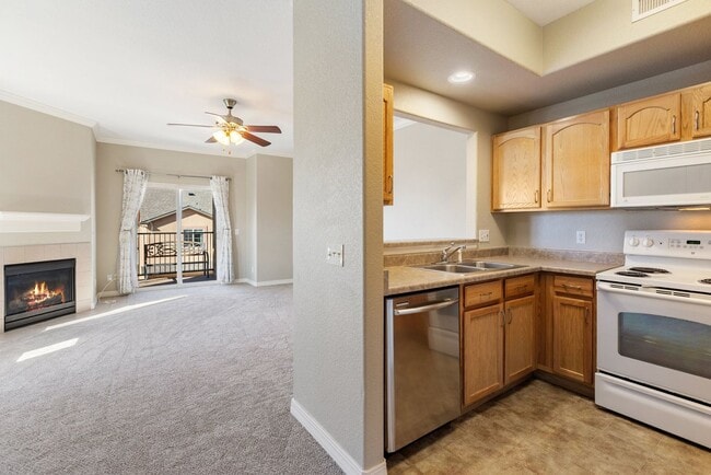 Building Photo - Immaculate 2 Bed 2 Bath Condo with Pikes Peak Views in D49!!!