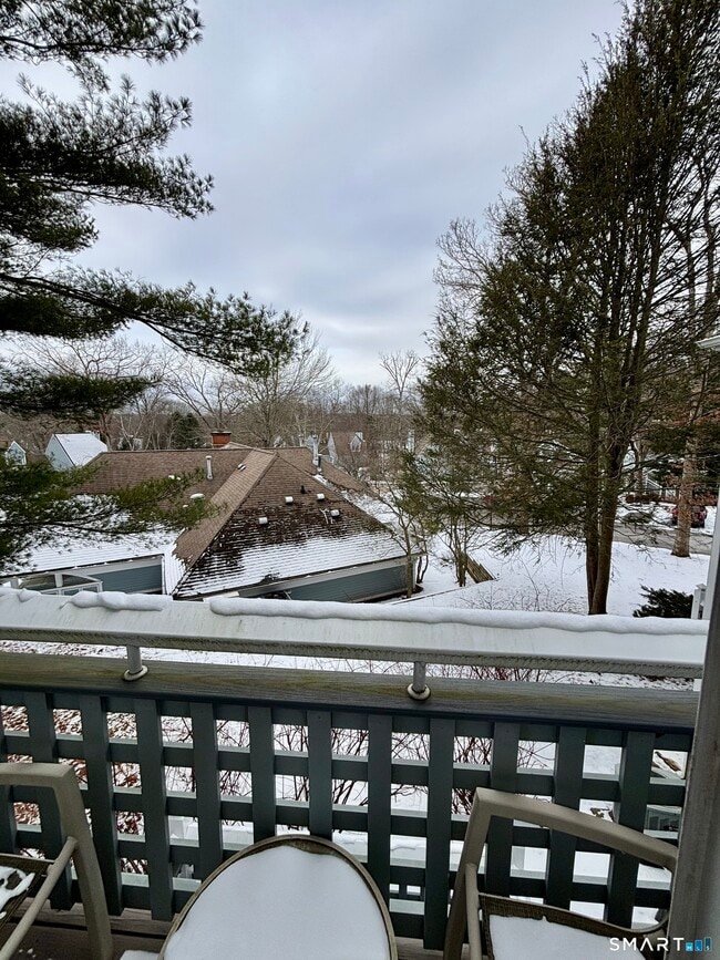 Building Photo - 221 Old Pond Ln