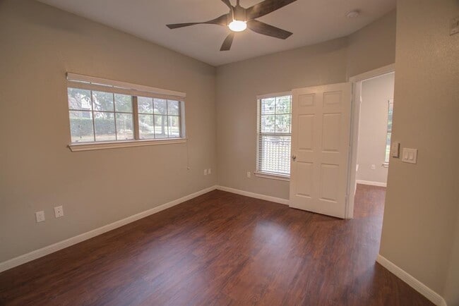 Building Photo - 2320 Gracy Farms Ln
