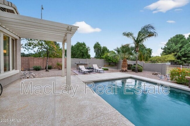 Building Photo - 527 E Tonto Dr