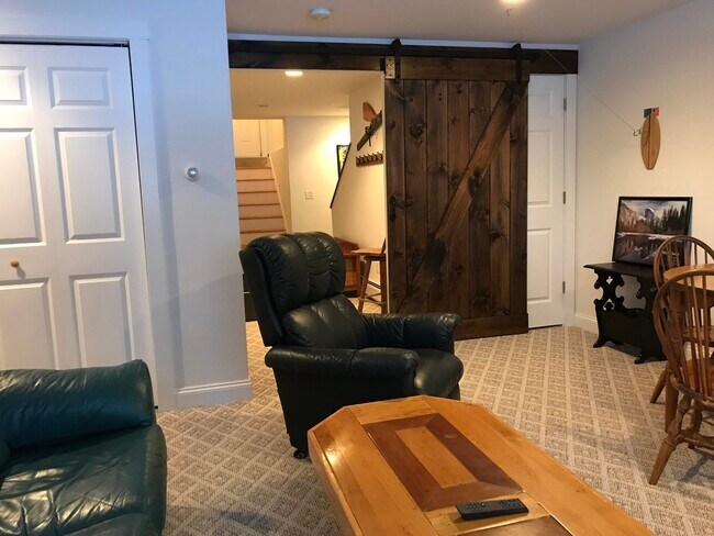 Building Photo - 562 New Hampshire Rte 103