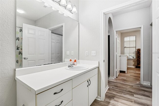 Building Photo - 860 N Orange Ave