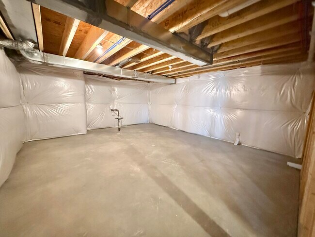 Building Photo - 6394 S Trailwoods Dr