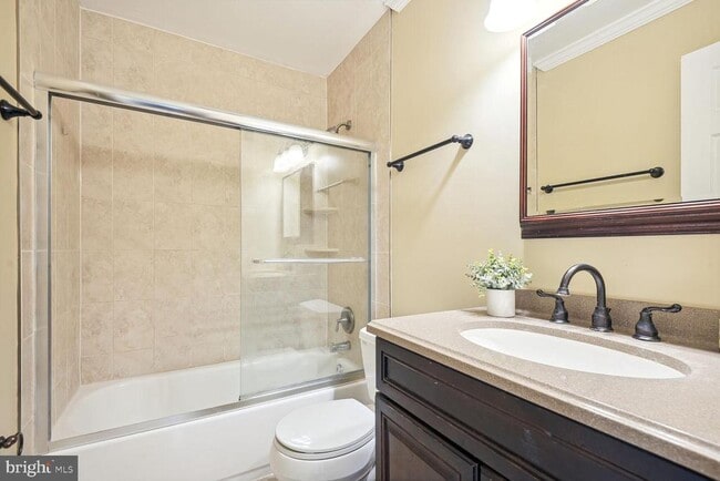 Building Photo - 2772 Knollside Ln