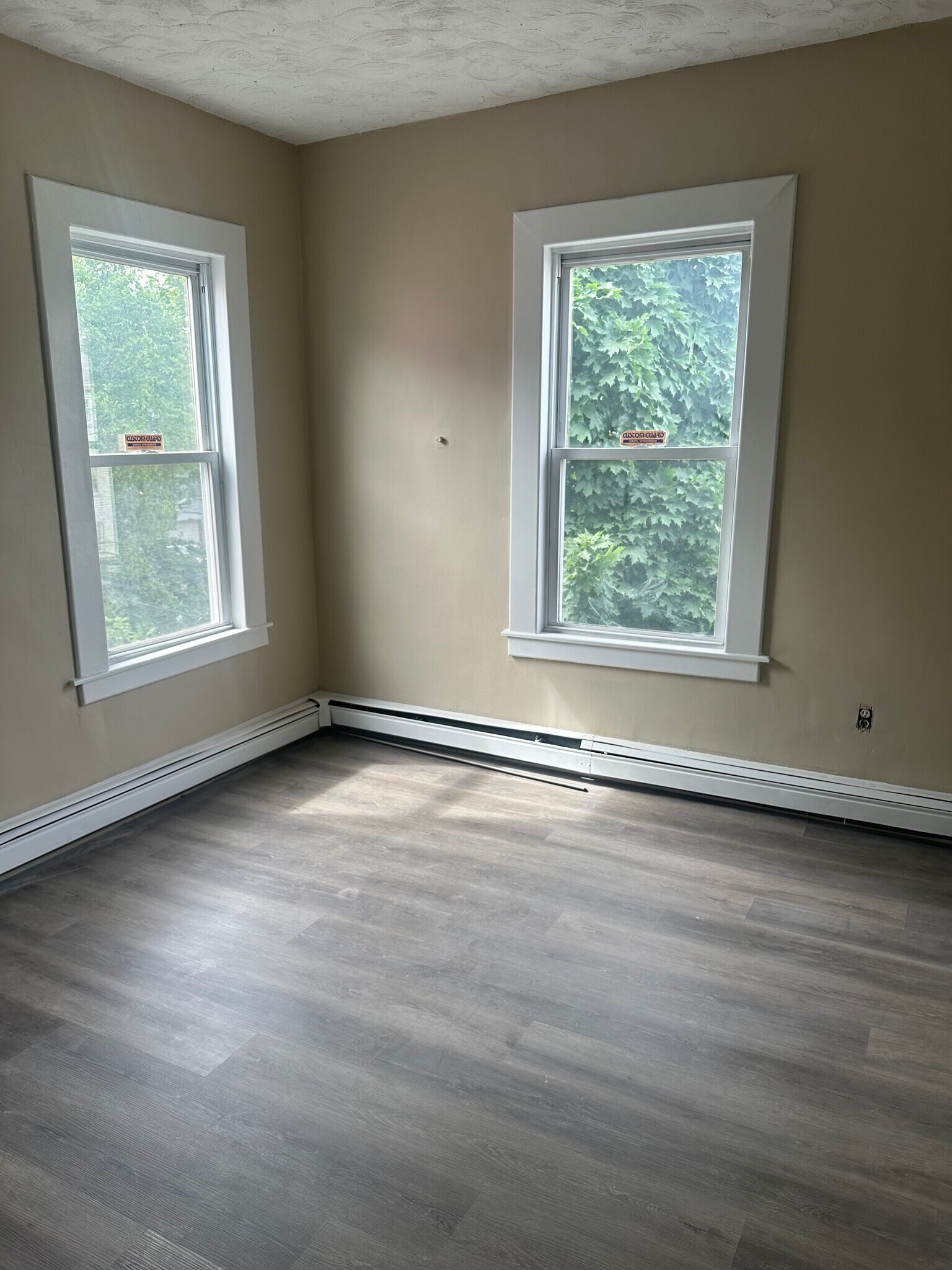 Building Photo - 19 Dewey St