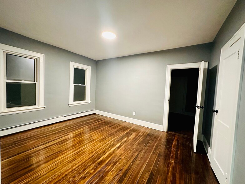 Bedroom - 258 Burritt St