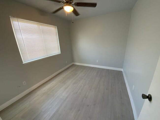 Building Photo - Fourplex. Unit for Rent