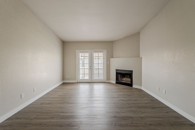 Building Photo - Central Phoenix Remodeled Townhome Oasis –...