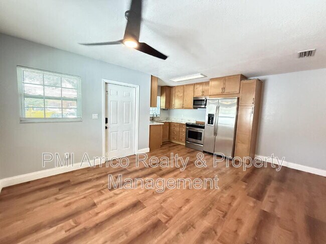 Building Photo - 2809 Marconi St