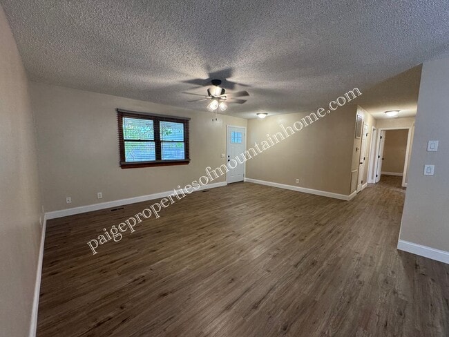 Building Photo - 412 Spring Park Dr