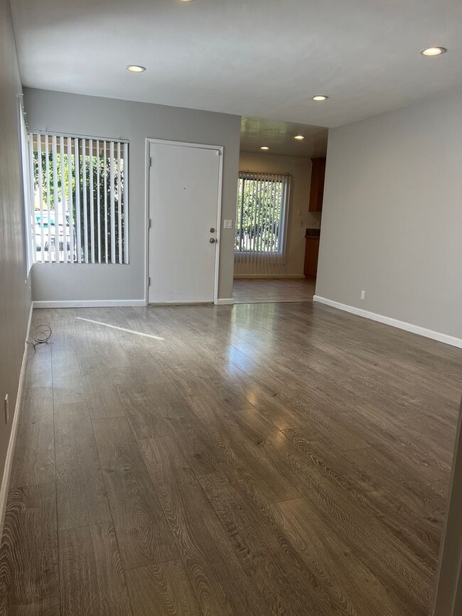 Building Photo - 1162 Raymond Ave