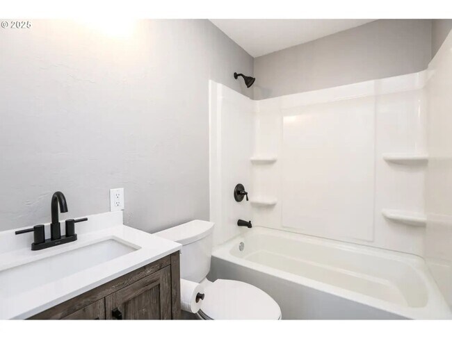 Building Photo - Royal Avenue