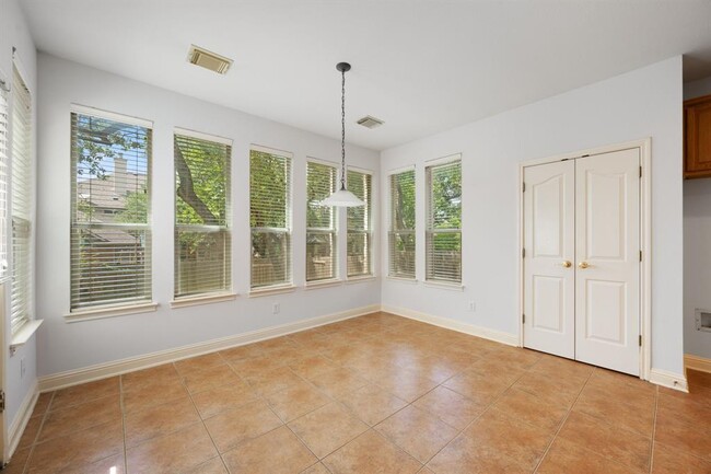Building Photo - 6920 Larue Belle Cove