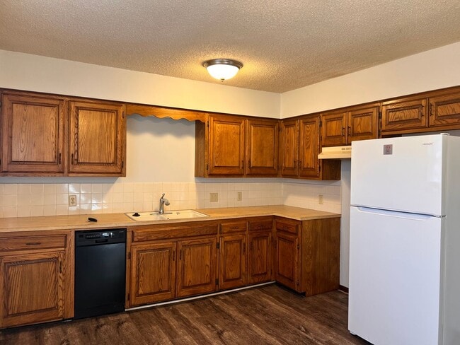 Building Photo - 3329-3331 Hawthorn