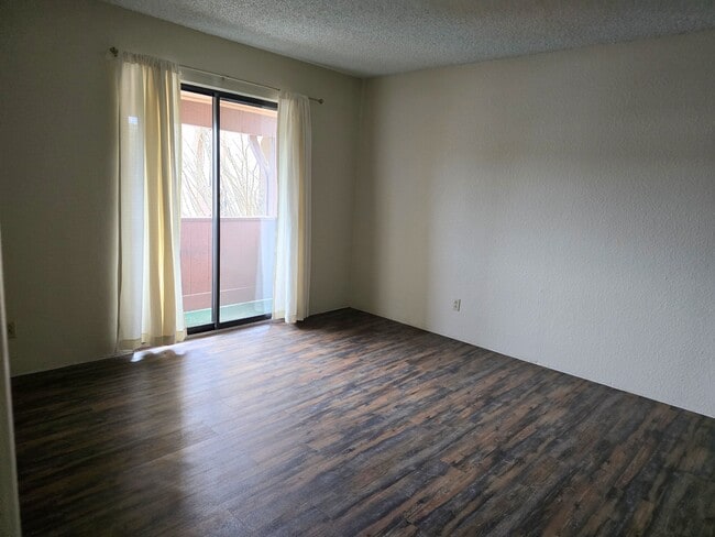 Building Photo - 455 N Tegner St