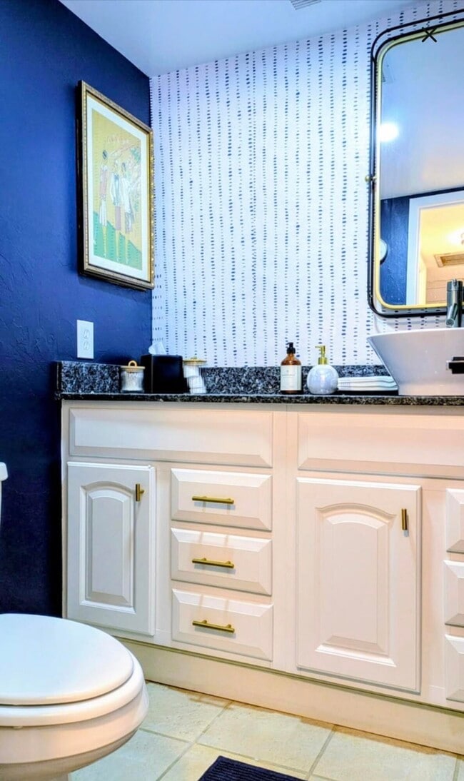 Building Photo - 3100 N Palm Aire Dr