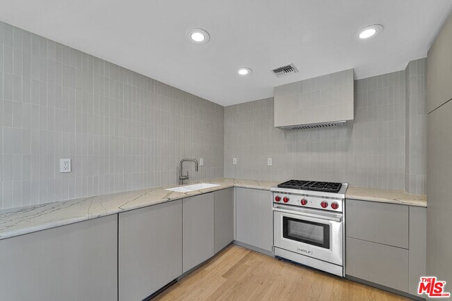 Building Photo - 4455 Los Feliz Blvd