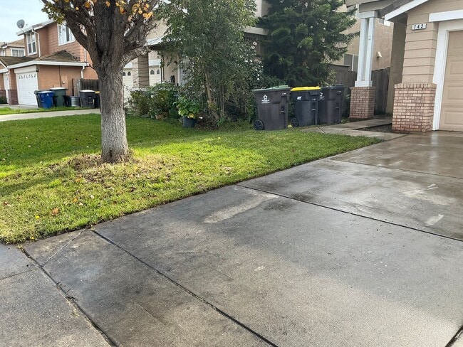 Building Photo - Four bedroom beauty