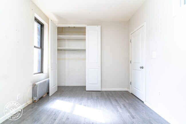 Building Photo - 377 Montgomery St