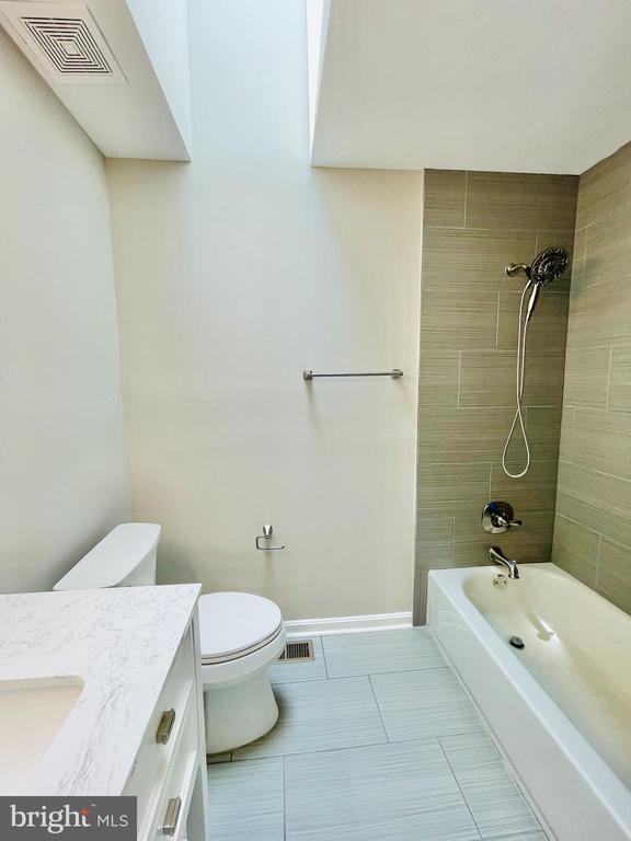 Building Photo - 2125 Aquia Dr