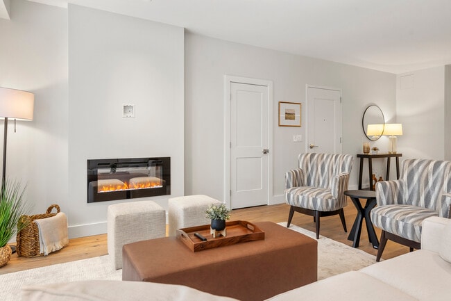 Building Photo - 1 US-1