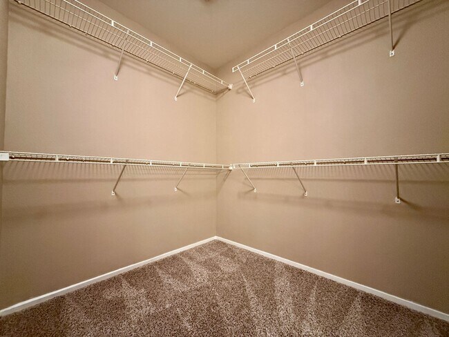 Building Photo - Beautiful 3-bedroom townhome in a desirable gated Green Valley community!