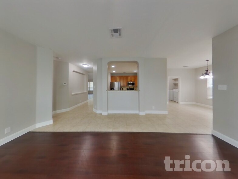 Building Photo - 213 Ridge Bluff