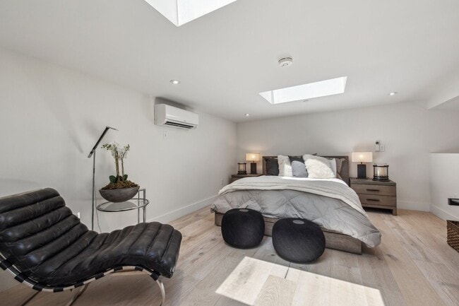 Building Photo - Newly Built Home With Loft in Downtown Palo Alto