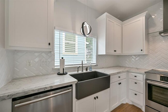 Building Photo - 1207 32nd St