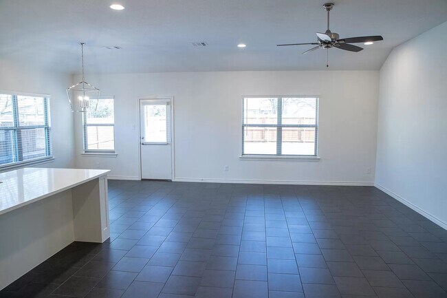 Building Photo - 2925 Gordon Ave