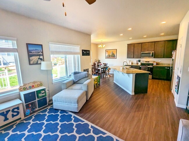 Building Photo - Gorgeous 4 Bedroom 2.5 Bath Home in Bradley Ranch