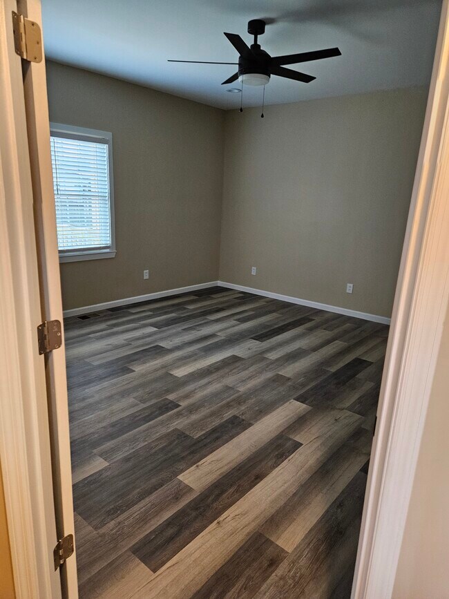 Building Photo - 1911 9th Ave N